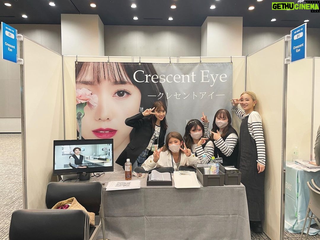 Reina Ikehata Instagram - 来年新卒の子達に向けた、新卒就職イベントに参加しました😊 沢山の学生さんがブースに来てくれて、大盛況でした😍 お店も拡大し、現在関東には8店舗、全国では11店舗お店があります😊アイリスト・ネイリスト随時募集しています❤️ 良いご縁があると良いなぁ🤲⭐️ 我的店參加學生找公司的活動!! 目前全日本有11家店、我們歡迎新的員工喔⭐️ 在日本上班中的大家、如果有興趣的話和我們聯絡~⭐️ #就活 #就活イベント #美容サロン #マツエクサロン #ネイルサロン #アイブロウサロン #アイリスト募集 #ネイリスト募集
