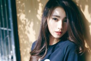 Reina Ikehata Instagram - 前髪無しの写真が出てきた🫣
何年前かな😂
初めてのアルバム出した時だから7、8年前！？😳
前髪伸ばしてみようかしら🥹笑
天啊
找到沒瀏海的照片⋯⋯這是發第一張專輯的時候⋯所以大海7，8年前！？
哭哭哭😭
想一想⋯要不要留長瀏海呢⋯⋯🤔

#momofboys #momoftwoboys #momfashion #トレーニング女子 #産後ダイエット #兄弟ママ #男の子ママ #beautycare