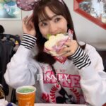 Reina Ikehata Instagram - いつぶりだろうのディズニーランド🐭 みんなでミッキーのお洋服来てお友達親子と行ってきました！ ディズニーの服はH&Mが充実してて、かわいかった☺️ 好久沒去的LAND🐭 上次志友來的時候一起去SEA！LAND是比較年輕風、所以適合和弟弟一起去呢🥰 disney的衣服在H &M買的！它們有好多disney的衣服，都好看喔❤️ #disney #disneyland #momfashion #disneyfashion #momofboys #momoftwoboys #boysfashion #boys #ママファッション #hm #hmkids