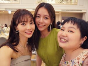 Reina Ikehata Instagram - 非常開心終於回到台灣了⋯
參加最美麗的 @dewichien 的婚禮，看到妳我就哭了😢
恭喜 @dewichien ～太美了❤️
非常非常感謝你們出現在我的台灣的青春裡
在台灣我的開心幸福快樂的時刻裡都有你們。終於見到你們⋯真的感動、想起來好多好多事情🥲
我馬上回來喔🥹

4年ぶりの台湾。
大切な大切な台湾の友人の結婚式。
台湾の青春時代を共に過ごしてきた大切な大切な仲間たちとの日々、、、、変わらないみんなとの時間を4年ぶりに過ごせて幸せだった〜🥲
幸せな時間をありがとう😊
dewi、本当におめでとう💓
またすぐに台湾でね😍