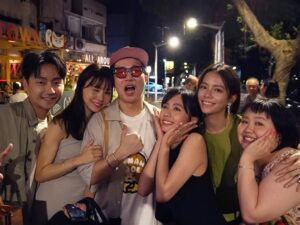 Reina Ikehata Instagram - 非常開心終於回到台灣了⋯
參加最美麗的 @dewichien 的婚禮，看到妳我就哭了😢
恭喜 @dewichien ～太美了❤️
非常非常感謝你們出現在我的台灣的青春裡
在台灣我的開心幸福快樂的時刻裡都有你們。終於見到你們⋯真的感動、想起來好多好多事情🥲
我馬上回來喔🥹

4年ぶりの台湾。
大切な大切な台湾の友人の結婚式。
台湾の青春時代を共に過ごしてきた大切な大切な仲間たちとの日々、、、、変わらないみんなとの時間を4年ぶりに過ごせて幸せだった〜🥲
幸せな時間をありがとう😊
dewi、本当におめでとう💓
またすぐに台湾でね😍