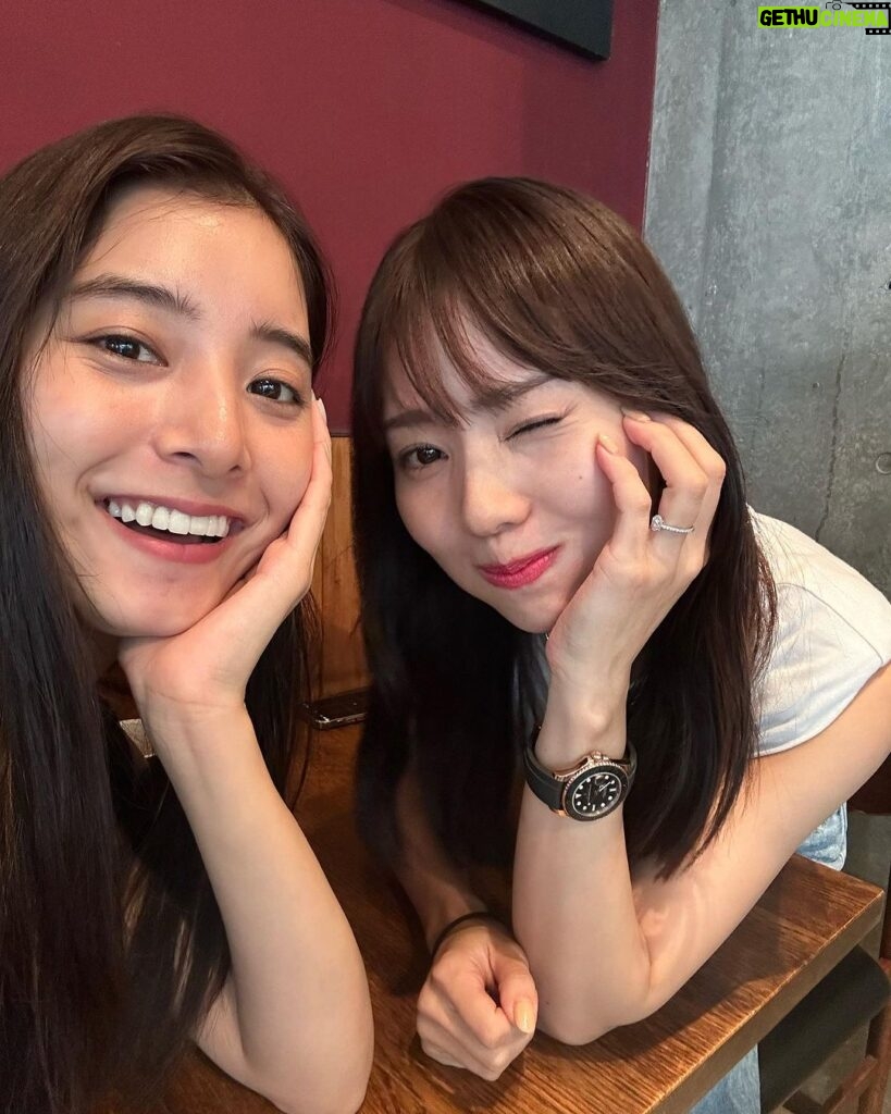 Reina Ikehata Instagram - 共演したの何年前、、、、！？🫣 なんて思い出話をしながら、ゆーこ姫とお茶をした幸せ時間。 はぁ〜可愛い過ぎるのよね〜🥺多忙な中の隙間時間にありがと💓 またお茶しようね😍 我們第一次合作的時間是幾年前呢⋯！？🫣 台灣的朋友們大家都喜歡的優子🩷是不是很羨慕～？🤭 超級超級可愛的優子、謝謝妳很忙的工作中找時間一起喝茶🥰