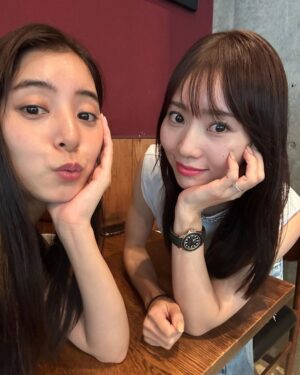 Reina Ikehata Instagram - 共演したの何年前、、、、！？🫣
なんて思い出話をしながら、ゆーこ姫とお茶をした幸せ時間。
はぁ〜可愛い過ぎるのよね〜🥺多忙な中の隙間時間にありがと💓
またお茶しようね😍

我們第一次合作的時間是幾年前呢⋯！？🫣
台灣的朋友們大家都喜歡的優子🩷是不是很羨慕～？🤭
超級超級可愛的優子、謝謝妳很忙的工作中找時間一起喝茶🥰