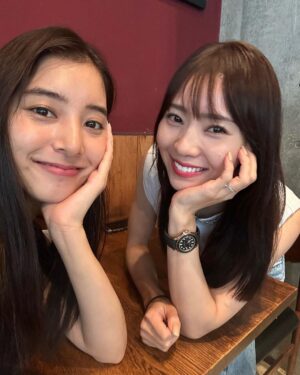 Reina Ikehata Instagram - 共演したの何年前、、、、！？🫣
なんて思い出話をしながら、ゆーこ姫とお茶をした幸せ時間。
はぁ〜可愛い過ぎるのよね〜🥺多忙な中の隙間時間にありがと💓
またお茶しようね😍

我們第一次合作的時間是幾年前呢⋯！？🫣
台灣的朋友們大家都喜歡的優子🩷是不是很羨慕～？🤭
超級超級可愛的優子、謝謝妳很忙的工作中找時間一起喝茶🥰
