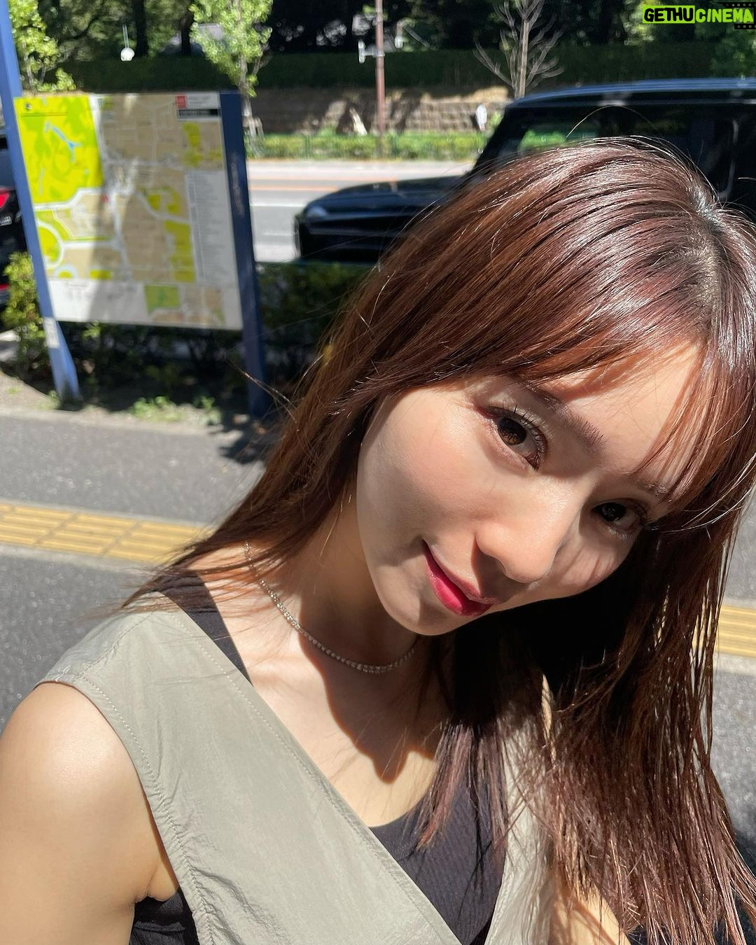 Reina Ikehata Instagram - 3時間睡眠で大変寝不足だったのに、酷いのは目のクマだけで肌トラブルはなく🫣 @crescentbeauty_tamaplaza でたっぷり美容液導入したお陰…😭 忙しいママも定期的なメンテナンスは大切ですね😭💓 昨晚很忙睡了只有3小時⋯當然黑眼圈有點厲害,但是肌膚的狀況沒變🥺 昨天在店裡保養肌膚的關係喔😭💓 每天很忙很累的媽咪們,一起加油保養自己吧😭!!! #momofboys #momoftwoboys #momlife #美容 #男の子ママ #兄弟ママ #ママの美容 #エステサロン #美肌ケア #做臉