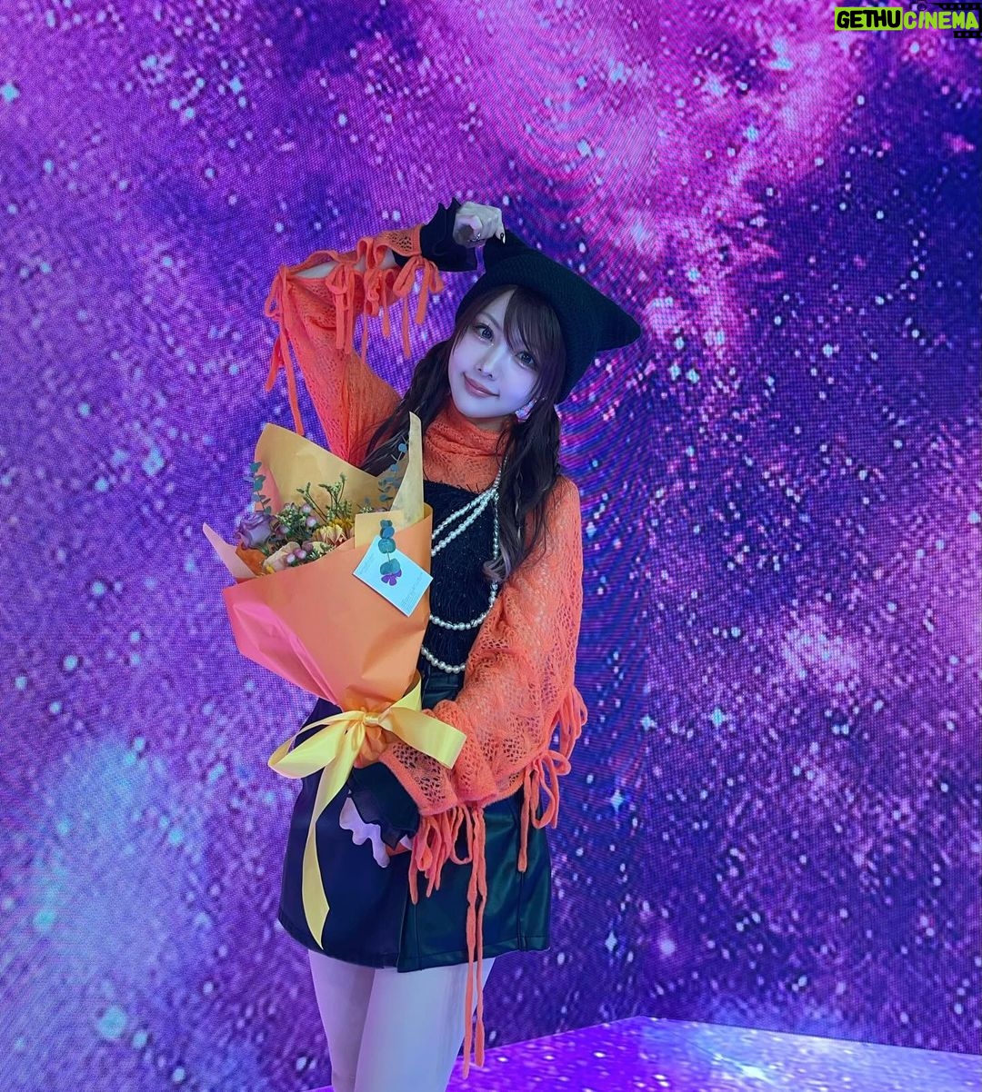Reina Tanaka Instagram - . ドラゴンボールレジェンズ生配信見てくださった方、コメントくださったみなさんありがとうございました💓💓💓 ドラゴンボールのお仕事という事で オレンジの服にしました🍊✧ 楽しかったし嬉しかったなぁ🤤🧡 また出られますように…🙏✨️ オレンジ色のお花を頂きました❁¨̮ ・‥…━━━☞・‥…━━━☞ #れーなこーで #j1ubylabelleetude #ドラゴンボール #ドラゴンボールレジェンズ #レジェンズ #レジェンズフェスティバル