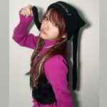 Reina Tanaka Instagram - . きのうのAbemaTVクロクル生放送のとき着ていた服です💜🩷 コメントくださった方ありがとうございました♡ スケスケのニーハイ靴下 めずらしいやろ？🥰 ちょっとはセクシー田中に なれてましたか？？😏…🤫💕 ・‥…━━━☞・‥…━━━☞ #れーなこーで #SPIRALGIRL #ZARA #ニーハイ #ニット帽コーデ