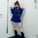 Reina Tanaka Instagram - . 金曜日のAbemaTV生放送の時の 服です💙💙💙 このセットアップZARAのっちゃけど めちゃくちゃ可愛い🤭❤️ れーなの身長が153で XSでこういうサイズ感·͜· スカートの作りが短くてれーな的には タイプですっ！ ・‥…━━━☞・‥…━━━☞ #れーなこーで #ムートンブーツ #rady #ZARA #violetta #セットアップ