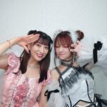 Reina Tanaka Instagram - . きのう、あかねちゃんと ちさきちゃんと撮ったよ💕😉 あかねちゃんは昔は緊張しとったのか全く話しかけてくれんやったけど、今では自分から写真撮りたいですって言ってくれたり 髪型がふしぎ遊戯の美朱ちゃんみたいで可愛いですって言ってくれたりするようになったとよ🥰嬉しい!! ちさきちゃんは、こんな長い時間初めて一緒おったっちゃけど勝手に話しかけられたくないオーラある子とゆーか 人見知りなのかなー？とか思ったけどスタッフさんと話しよう姿見ると めっちゃ元気で明るいし思ったより、ちゃんと声出して喋るし←(笑) 一緒に差し入れのお菓子選んだりもしたし、写真もね ちさきちゃんから撮りたいですって言ってくれたと🩷 きのうで印象がガラッと変わりました😌❣️ てゆーかさ自分で言うのもなんやけど 今回のれーなの衣装めちゃくちゃかわいくない？！🥹 超お気に入り!!! これで終わるのもったいない😭 ・‥…━━━☞・‥…━━━☞ #羽賀朱音 #森戸知沙希 #田中れいな #モーニング娘