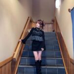 Reina Tanaka Instagram - . れーなこーで🖤🩶 ・‥…━━━☞・‥…━━━☞ #violetta #ビスチェ #EATME #トップス #CHICO #スカート #れーなこーで #モノトーンコーデ