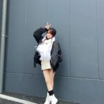 Reina Tanaka Instagram - . この前載せたやつの全身バージョンです🤍🤍🤍 白の靴 ずっとほしくて でも厚底のところ汚れるのも嫌でずっといいやつに出会えんやったっちゃけど これは底が黒で汚れが目立ちにくいし 前と後ろの高低差少なくて歩きやすいし最高✨️👍 ※ストック分まで買いました💞 ・‥…━━━☞・‥…━━━☞ #れーなこーで #ショートブーツ #ESPERANZA