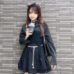 Reina Tanaka Instagram - . 久々にカチューシャした💓💓💓 ここ黒のスタバ、想像以上に おいしかったよ🖤🖤🖤 みんな飲んだ？𓂃𖠚ᐝ ・‥…━━━☞・‥…━━━☞ #れーなこーで #スタバ新作 #カチューシャ #カチューシャヘア