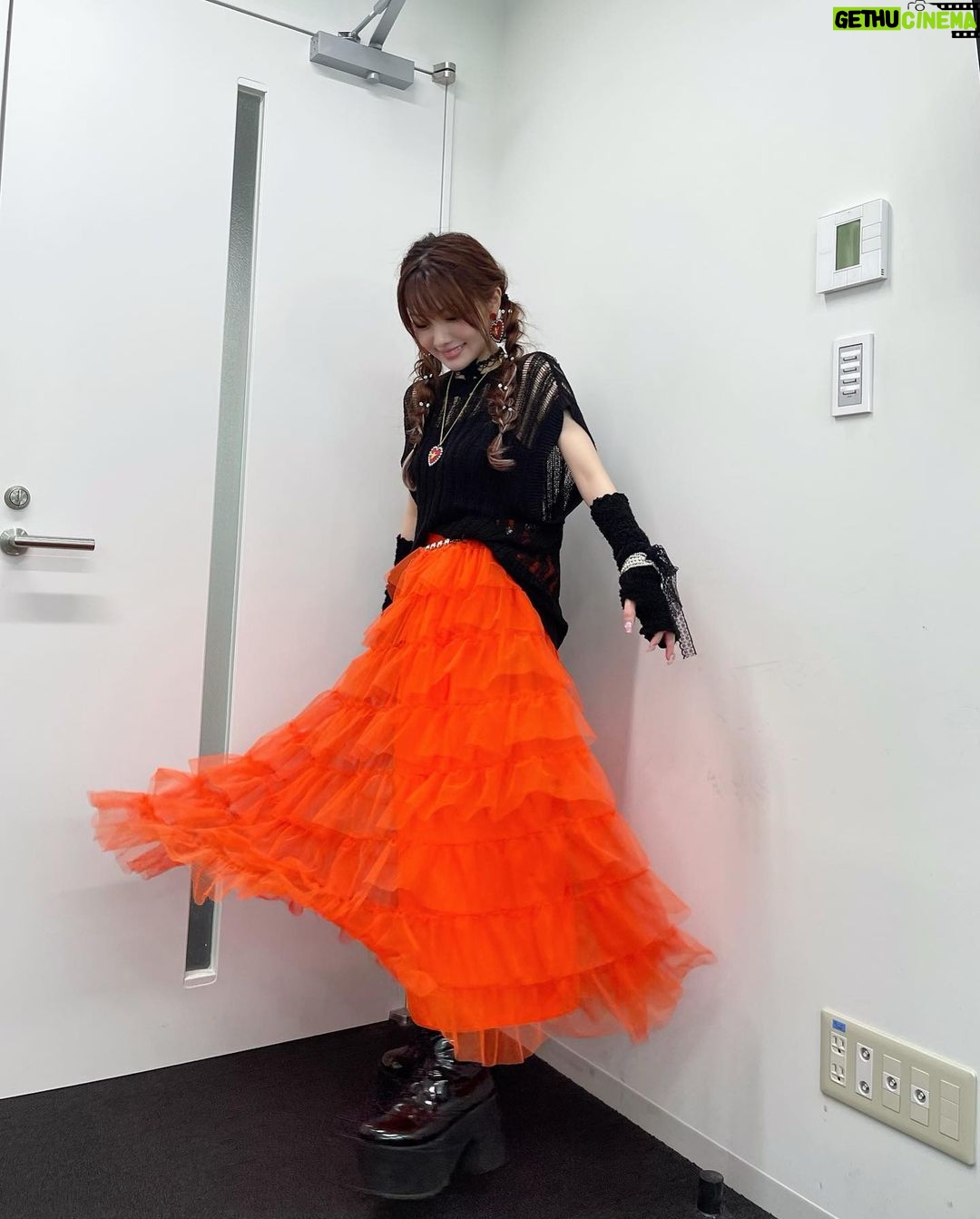 Reina Tanaka Instagram - . スカートに原色持ってくるだけで こんなに華やかになります🧡🧡🧡 @meemselect きのう?今日?に発表されましたが 11月28日(火)に横浜アリーナにて開催される 『モーニング娘。'23 コンサートツアー秋 「Neverending Shine Show」 SPECIAL』にゲスト出演することになりました!🎤✧ またまたOG集結だ✊🏻 ̖́-💕 ・‥…━━━☞・‥…━━━☞ #れーなこーで #ミームセレクト #meemselect #WEGO