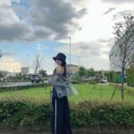 Reina Tanaka Instagram - . 雲☁️⸝⋆の主張がすごかった🤭 このパンツ、ラインの入り方がかわいい🤍🖤🤍 ・‥…━━━☞・‥…━━━☞ #れーなこーで #PAGEBOY #ページボーイ #EMODA #エモダ #パンツコーデ #シースルーシャツ #GYDA