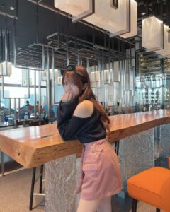Reina Tanaka Instagram - . 最近カチューシャハマり中💭💓 ・‥…━━━☞・‥…━━━☞ #れーなこーで #CHICO #jouetie #EMODA