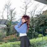 Reina Tanaka Instagram - . このニット去年買ったっちゃけど れーなの身長には中途半端な長さで なかなか組み合わせ難しくて着れてなかったっちゃけど 最近ZARAで新しいスカート買ってそれに合わせてみたら、 すごい好みの組み合わせになった😍🩵 ・‥…━━━☞・‥…━━━☞ #れーなこーで #ENVYM #ZARA