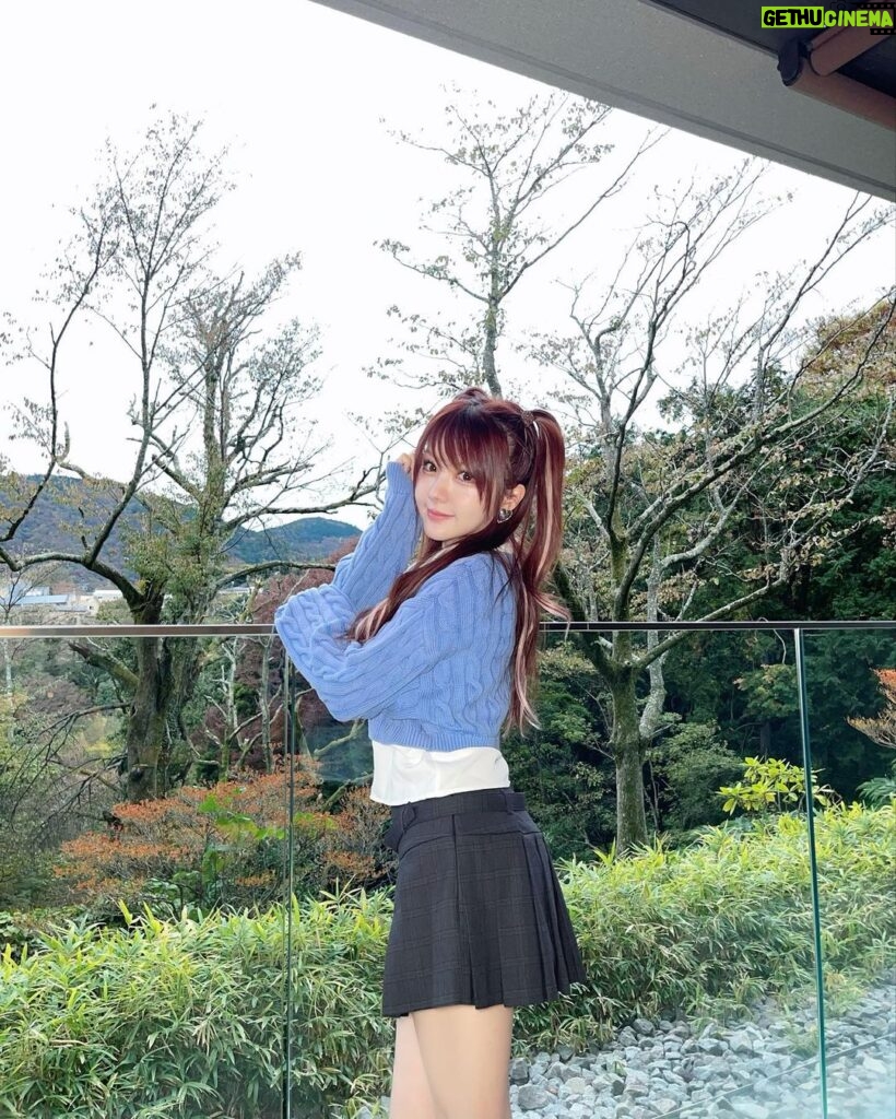 Reina Tanaka Instagram - . このニット去年買ったっちゃけど れーなの身長には中途半端な長さで なかなか組み合わせ難しくて着れてなかったっちゃけど 最近ZARAで新しいスカート買ってそれに合わせてみたら、 すごい好みの組み合わせになった😍🩵 ・‥…━━━☞・‥…━━━☞ #れーなこーで #ENVYM #ZARA