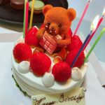 Reina Tanaka Instagram - . 34歳は家族に祝ってもらいました🩷🎂 ホテルで風船🎈してもらうの夢やったし めちゃくちゃ楽しかったー😍🙌🏻 ケーキもたくさん食べたよ😏 クマちゃんのホールケーキ食べるの夢やったっちゃん🧸💕 34歳の始まり最高✊🏻´‐ ・‥…━━━☞・‥…━━━☞ #34歳 #誕生日 #バースデー #バースデーサプライズ #ルワンジュ東京 #louangetokyo