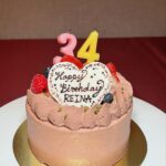Reina Tanaka Instagram - . 34歳は家族に祝ってもらいました🩷🎂 ホテルで風船🎈してもらうの夢やったし めちゃくちゃ楽しかったー😍🙌🏻 ケーキもたくさん食べたよ😏 クマちゃんのホールケーキ食べるの夢やったっちゃん🧸💕 34歳の始まり最高✊🏻´‐ ・‥…━━━☞・‥…━━━☞ #34歳 #誕生日 #バースデー #バースデーサプライズ #ルワンジュ東京 #louangetokyo