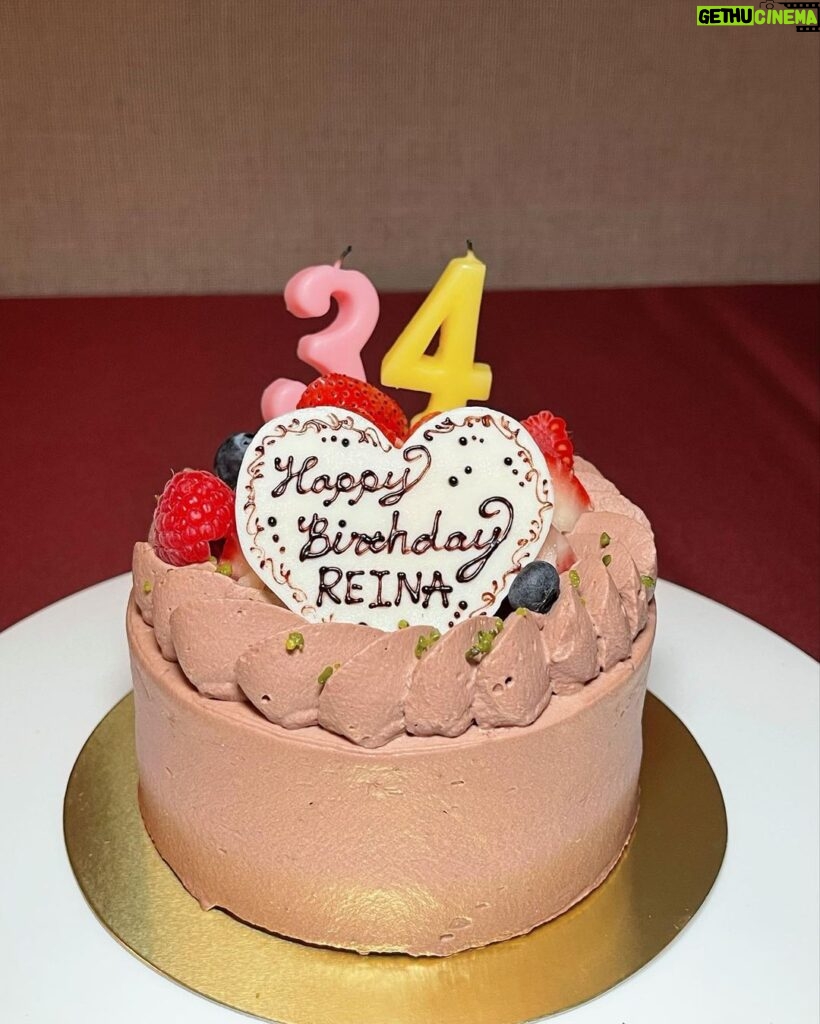 Reina Tanaka Instagram - . 34歳は家族に祝ってもらいました🩷🎂 ホテルで風船🎈してもらうの夢やったし めちゃくちゃ楽しかったー😍🙌🏻 ケーキもたくさん食べたよ😏 クマちゃんのホールケーキ食べるの夢やったっちゃん🧸💕 34歳の始まり最高✊🏻´‐ ・‥…━━━☞・‥…━━━☞ #34歳 #誕生日 #バースデー #バースデーサプライズ #ルワンジュ東京 #louangetokyo