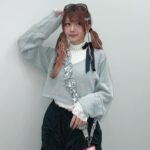 Reina Tanaka Instagram - . シルバー大好きコーデ🩶 全身では見えんけど トップスはちょっと肩あきで 可愛いです💓💓💓 ・‥…━━━☞・‥…━━━☞ #れーなこーで #ヴィオレッタ #violetta #ジユウバイラベルエチュード #j1ubylabelleetude #mepercent #ミィパーセント #スマホショルダー