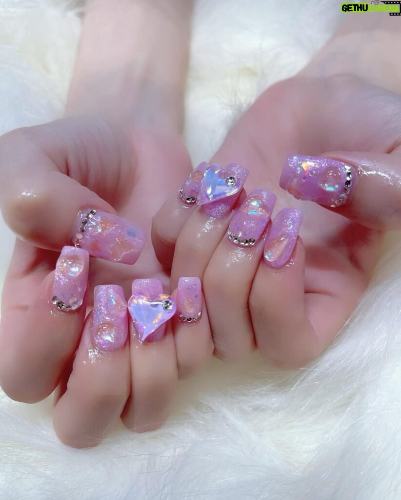 Reina Tanaka Instagram - . 最近ネイル載せてなかった🫣💦 最近の私の爪はこんな感じでした🩷 @lapis_manami さん いつもありがとうございます🩵 ・‥…━━━☞・‥…━━━☞ #れーなネイル #ピンクネイル #星ネイル #キラキラネイル #ネイルデザイン