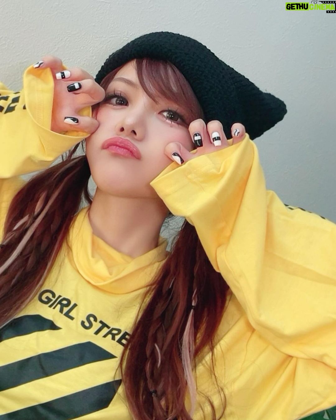 Reina Tanaka Instagram - . 年末からSwitchにハマりまして スマブラ、スーパーマリオブラザーズワンダー、マリオカート、桃鉄やってます☺️ ゲームは子供の頃しかやってなかったけど ゲームってさ 本当にあっっっというまに時間経つよね💦😵 そしてゲームに負けると心の底からイライラするのは小学生の時から変わってなかったー🤣🤣🤣 ゲーム壊したくなる🎮笑 みんなはどう?ゲーム壊したくなるぐらいイライラする?笑 Switchでオススメのゲームあったら教えてください·͜·🩷 ・‥…━━━☞・‥…━━━☞ #任天堂switch #ゲーム #🎮