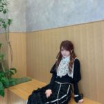 Reina Tanaka Instagram - . れーなにしては珍しいデザインの洋服ではないでしょうか🥰🖤 オシャレで大人かわいいのが 最近好きです💓💓💓 ・‥…━━━☞・‥…━━━☞ #れーなこーで #ヴィオレッタ #violetta #大人かわいいコーデ