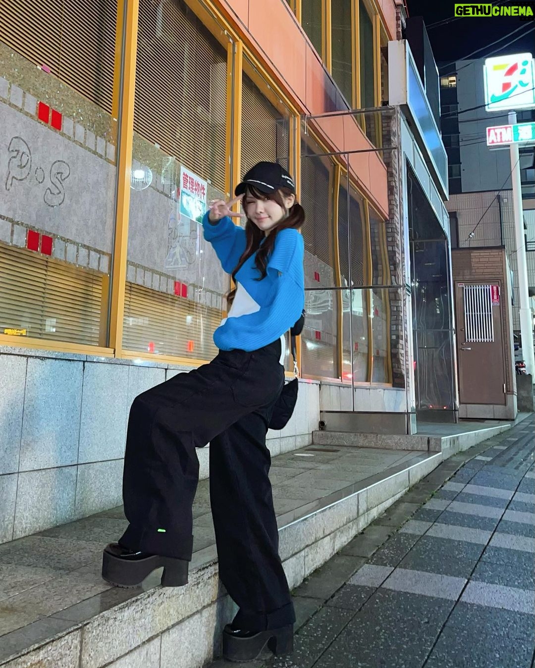 Reina Tanaka Instagram - . ラフやし楽ちんな格好やけど アクセサリーつけたり ビビットな水色着てラフすぎんようにしてみました🩵🩵🩵 ・‥…━━━☞・‥…━━━☞ #れーなこーで #ラブユ #LVEU #アディダス #adidas #エジック #ezick