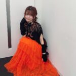 Reina Tanaka Instagram - . スカートに原色持ってくるだけで こんなに華やかになります🧡🧡🧡 @meemselect きのう？今日？に発表されましたが 11月28日（火）に横浜アリーナにて開催される 『モーニング娘。'23 コンサートツアー秋 「Neverending Shine Show」 SPECIAL』にゲスト出演することになりました！🎤✧ またまたOG集結だ✊🏻 ̖́-‬💕 ・‥…━━━☞・‥…━━━☞ #れーなこーで #ミームセレクト #meemselect #WEGO