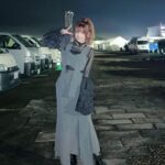 Reina Tanaka Instagram – .
この服 めちゃくちゃお気に入りで
色違いでも買いました🩶🩶🩶
形がとっってもかわいい🫶🏻💕
ウエストもあるように見える形のスカートやし、いつもより着痩せ出来るセットアップです!
男性のスタッフさんに
「スカート、車の洗車のやつみたい」って言われて
例えがおじさんだなと思いました。笑
中のシースルーは
袖がグレーと黒でボリューム出されとって とっってもかわいい❤️
・‥…━━━☞・‥…━━━☞
#れーなこーで
#musubore
#labelleEtude
@musubore_official
@labelleetude_official