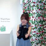 Reina Tanaka Instagram – .
ピエールエルメ25周年アニバーサリーパーティーに行ってきました🤍
25周年ってハロプロと一緒だ😍
なんかねこういうパーティー初めて行ったけどゴシップガールに出てきそうな感じでダンサーさんがお立ち台みたいなのに上がって踊ったり
木🌳から手足生えとったり(人が木のコスプレ?みたいな!笑)
日本ではなかなかなさそうなイメージのパーティーで
ドキワクしました🤭
真ん中からシェフ達が行進してきたりね!!👨🍳👨🍳👨🍳👨🍳
こんな所でシャンパン飲めたらカッコイイっちゃろうけど、れーなはぶどうジュースで🍇
ピエールエルメは、れーながマカロン食べられるようになったきっかけのお店やんね☺️💓
#🍪
貴重な体験でした❤️
※ちょうど今ゴシップガール見ようけん(3回目。笑)タイムリーな感じで嬉しかった💕
パーティーに着て行った洋服は
可愛くておしゃれな服がたくさんある、 @labelleetude_official 🩵です!
・‥…━━━☞・‥…━━━☞
#れーなこーで
#ピエールエルメ #ピエールエルメ
#25周年 #pierreherme
#ラベルエチュード #labelleEtude