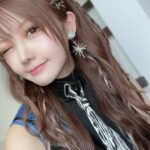 Reina Tanaka Instagram - . 初めて表参道スキンクリニックに行ってきました☺️💕 お肌綺麗にしてモチベーションあげてく⤴︎⤴ 先生も看護師の方も お肌の状態見て おすすめの施術教えてくれたり 肌の奥に隠れとうシミとか肝斑がうつる写真を撮れるって聞いて 初めて撮ってもらったっちゃけど 「シミも肝斑も全然ないこんな綺麗な人初めて見ました！！」って言ってもらえた🥹✨️ 今年の夏は結構外出たけん紫外線怖かったし美肌とか美白とか諦めとったけど このクリニックのおかげで 今後のやる気が出た!!笑 2枚目の写真は かわいいピアスの紹介です♡♡ ロミージョンで新しいピアスゲット🩷 シルバーアクセ好き🫶🏻 ・‥…━━━☞・‥…━━━☞ #表参道スキンクリニック #美肌ケア #ロミージョン #ピアス #シルバーアクセサリー