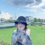 Reina Tanaka Instagram - . 雲☁️⸝⋆の主張がすごかった🤭 このパンツ、ラインの入り方がかわいい🤍🖤🤍 ・‥…━━━☞・‥…━━━☞ #れーなこーで #PAGEBOY #ページボーイ #EMODA #エモダ #パンツコーデ #シースルーシャツ #GYDA