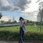 Reina Tanaka Instagram - . 雲☁️⸝⋆の主張がすごかった🤭 このパンツ、ラインの入り方がかわいい🤍🖤🤍 ・‥…━━━☞・‥…━━━☞ #れーなこーで #PAGEBOY #ページボーイ #EMODA #エモダ #パンツコーデ #シースルーシャツ #GYDA