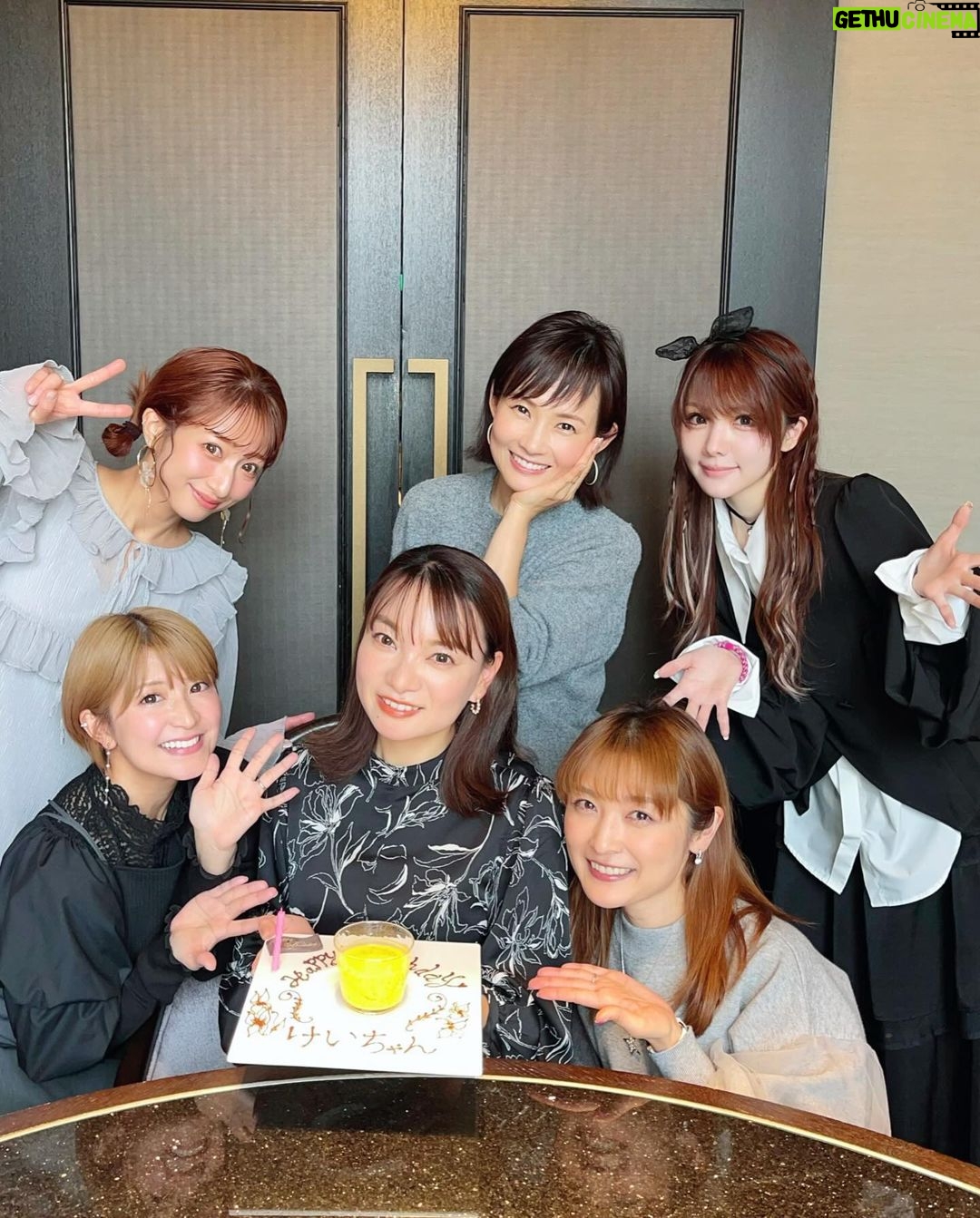 Reina Tanaka Instagram - . OGの先輩たちと 保田さんのお誕生日を お祝いしました🎂💕 矢口さんとのんつぁんとは プライベートでお会いした事あるけど 安倍さん、保田さん、石川さんとは プライベートでお会いするのも初めてやったし 先輩みんなのプライベートの話聞けるのも 楽しくて、ためになる事がたくさんあって めちゃくちゃ楽しかった💓💓💓 ・‥…━━━☞・‥…━━━☞ #安倍なつみ さん #保田圭 さん #矢口真里 さん #石川梨華 さん #辻希美 さん #田中れいな さん #モーニング娘og