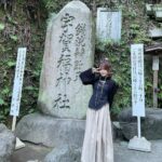 Reina Tanaka Instagram - . 銭洗弁財天宇賀福神社に行きました⛩ 初めて行ったけど お金を水につけるって斬新🫣 破けんか心配になったけど全然大丈夫やし 乾くのも思ったより早かった😳✨️ 金運アップするかな〜???😍 ・‥…━━━☞・‥…━━━☞ #れーなこーで #自分の中では神社コーデ #ezick #SPIRALGIRL #銭洗弁財天宇賀福神社 #銭洗弁天 #神社巡り