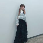 Reina Tanaka Instagram - . シルバー大好きコーデ🩶 全身では見えんけど トップスはちょっと肩あきで 可愛いです💓💓💓 ・‥…━━━☞・‥…━━━☞ #れーなこーで #ヴィオレッタ #violetta #ジユウバイラベルエチュード #j1ubylabelleetude #mepercent #ミィパーセント #スマホショルダー