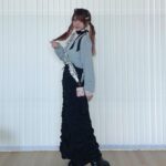 Reina Tanaka Instagram - . シルバー大好きコーデ🩶 全身では見えんけど トップスはちょっと肩あきで 可愛いです💓💓💓 ・‥…━━━☞・‥…━━━☞ #れーなこーで #ヴィオレッタ #violetta #ジユウバイラベルエチュード #j1ubylabelleetude #mepercent #ミィパーセント #スマホショルダー