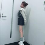 Reina Tanaka Instagram - . AbemaTVクロクルで着てた服です💓 実はこの靴下、【まるでこたつソックス】なのです🤭 この靴下、家で履く感じするけど 外で履いたら少しは暖かいかなー？と思ったのと くしゅくしゅ具合と厚さが好きで なかなか靴下屋さんに売ってないけん、この靴下は丁度いい😍 ・‥…━━━☞・‥…━━━☞ #れーなこーで #meemselect #CHICO #ZARA #ESPERANZA #まるでこたつソックス🧦 #靴下サプリ