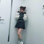 Reina Tanaka Instagram - . AbemaTVクロクルで着てた服です💓 実はこの靴下、【まるでこたつソックス】なのです🤭 この靴下、家で履く感じするけど 外で履いたら少しは暖かいかなー？と思ったのと くしゅくしゅ具合と厚さが好きで なかなか靴下屋さんに売ってないけん、この靴下は丁度いい😍 ・‥…━━━☞・‥…━━━☞ #れーなこーで #meemselect #CHICO #ZARA #ESPERANZA #まるでこたつソックス🧦 #靴下サプリ