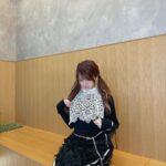 Reina Tanaka Instagram - . れーなにしては珍しいデザインの洋服ではないでしょうか🥰🖤 オシャレで大人かわいいのが 最近好きです💓💓💓 ・‥…━━━☞・‥…━━━☞ #れーなこーで #ヴィオレッタ #violetta #大人かわいいコーデ