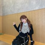Reina Tanaka Instagram - . れーなにしては珍しいデザインの洋服ではないでしょうか🥰🖤 オシャレで大人かわいいのが 最近好きです💓💓💓 ・‥…━━━☞・‥…━━━☞ #れーなこーで #ヴィオレッタ #violetta #大人かわいいコーデ