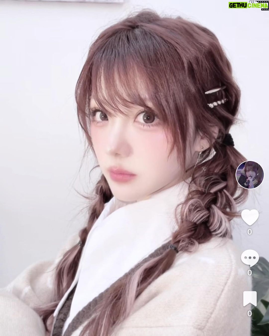 Reina Tanaka Instagram - . この服めちゃくちゃ女の子らしさ全開な服じゃない?! この服はモデルをやらせてもらっているRadyのお洋服です🧸💭⸒⸒ このセーター着る時はぜひこの髪型真似して!!! 超女の子。まじ女!笑 この服でTikTokあげとうけど、 まだあるけん楽しみにしとってね💓🤭 この服きのう着たっちゃけど (あ。ここから雑談ね) 夜ご飯にサムギョプサル食べに行ったわけ🐷✧ 仕事の忘年会やけんお店は決めてもらったっちゃけど、つい最近血液検査したわけよ。 その時 足りん物が ビタミンなんとか…でさ!笑 それは何食べれば入ってますか?って聞いたら 豚って!🐖🐖🐖 えっっサムギョプサル?! なんてすごいタイミング。 これはビタミンなんとかを摂取するチャンスやん!?と思って めちゃくちゃ食べたら 心なしか夜肌がツルツルになった気がした! ※多分気のせい ・‥…━━━☞・‥…━━━☞ #れーなこーで #Rady #豚摂取は大事