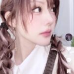 Reina Tanaka Instagram - . この服めちゃくちゃ女の子らしさ全開な服じゃない?! この服はモデルをやらせてもらっているRadyのお洋服です🧸💭⸒⸒ このセーター着る時はぜひこの髪型真似して!!! 超女の子。まじ女！笑 この服でTikTokあげとうけど、 まだあるけん楽しみにしとってね💓🤭 この服きのう着たっちゃけど (あ。ここから雑談ね) 夜ご飯にサムギョプサル食べに行ったわけ🐷✧ 仕事の忘年会やけんお店は決めてもらったっちゃけど、つい最近血液検査したわけよ。 その時 足りん物が ビタミンなんとか…でさ！笑 それは何食べれば入ってますか？って聞いたら 豚って！🐖🐖🐖 えっっサムギョプサル?! なんてすごいタイミング。 これはビタミンなんとかを摂取するチャンスやん！？と思って めちゃくちゃ食べたら 心なしか夜肌がツルツルになった気がした！ ※多分気のせい ・‥…━━━☞・‥…━━━☞ #れーなこーで #Rady #豚摂取は大事