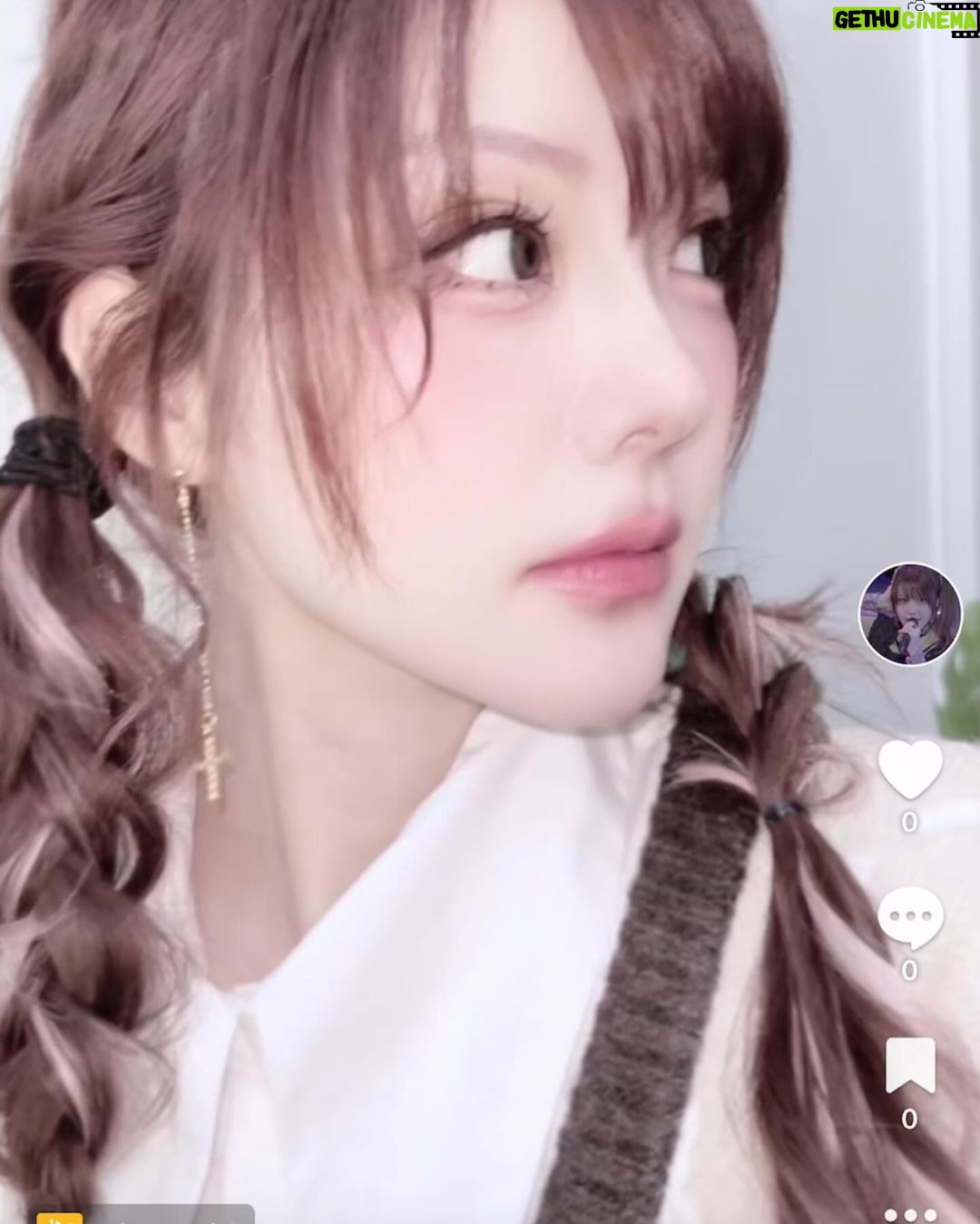 Reina Tanaka Instagram - . この服めちゃくちゃ女の子らしさ全開な服じゃない?! この服はモデルをやらせてもらっているRadyのお洋服です🧸💭⸒⸒ このセーター着る時はぜひこの髪型真似して!!! 超女の子。まじ女!笑 この服でTikTokあげとうけど、 まだあるけん楽しみにしとってね💓🤭 この服きのう着たっちゃけど (あ。ここから雑談ね) 夜ご飯にサムギョプサル食べに行ったわけ🐷✧ 仕事の忘年会やけんお店は決めてもらったっちゃけど、つい最近血液検査したわけよ。 その時 足りん物が ビタミンなんとか…でさ!笑 それは何食べれば入ってますか?って聞いたら 豚って!🐖🐖🐖 えっっサムギョプサル?! なんてすごいタイミング。 これはビタミンなんとかを摂取するチャンスやん!?と思って めちゃくちゃ食べたら 心なしか夜肌がツルツルになった気がした! ※多分気のせい ・‥…━━━☞・‥…━━━☞ #れーなこーで #Rady #豚摂取は大事