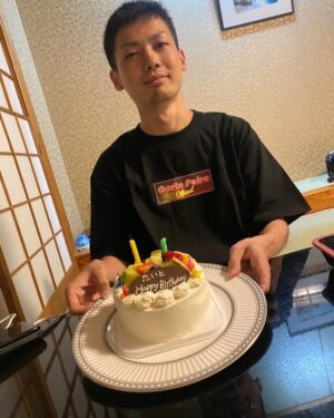 Rekko Instagram - 本日私裂固24歳を迎えました！！🎉
あらゆる方から頂いたメッセージに感極まっております！🔥
24歳も幸せ噛み締め真っ直ぐ突っ走って行きますので何卒よろしくお願いします！🙏

#HIKIGANESOUND
#JCC
#IRS
#岐阜UP🔥