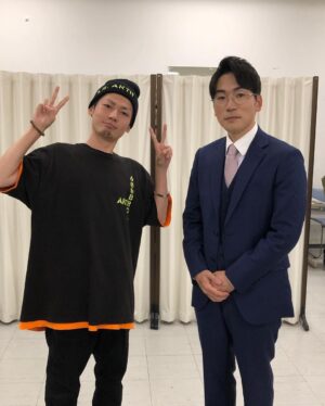 Rekko Instagram - 昨夜放送の「華大さんと千鳥くん」のクセ客大喜利というコーナーでラッパークセ客として出演させて頂きました！🙌
華丸大吉さんも千鳥さんも千原ジュニアさんも大ファンやったからまさかのメンバーの前でフリースタイルさせて頂いて大緊張&感謝感激でした！🙏
自分に向かってプロに大喜利して頂くという経験も含めて幸せな経験でした！普通にめっちゃ笑ってしまった！🙇‍♂️
隣のDOTAMAさんはずっと無反応笑
LUNAさんとも久し振りに会って元気頂きました！🙏
chelmicoさんの曲も大好きで聴いてたから共演できて大分嬉しかった！🔥
ありがとうございました！🙌
大感謝！

#華大さんと千鳥くん