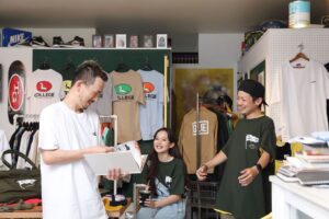 Rekko Instagram - 8月30日（日）vsブラウブリッツ秋田戦にてお披露目
FC岐阜×裂固×college
コラボグッズ企画🔥
是非とも会場にてお買い求め下さい🤣🤣

@fcgifu_ggg 
@fcgifu 
@college_gf