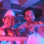 Rekko Instagram – 昨夜は岐阜まで漢さんが300万円届けてくれました！
流石に現金300万円は笑いが抑えられませんでした笑
漢キッチン自分の出演会も絶賛公開中なので是非そちらもご覧ください！🔥

@kan_9sari 

#漢kitchen 
#KOK
#kingofkings 
#hikiganesound